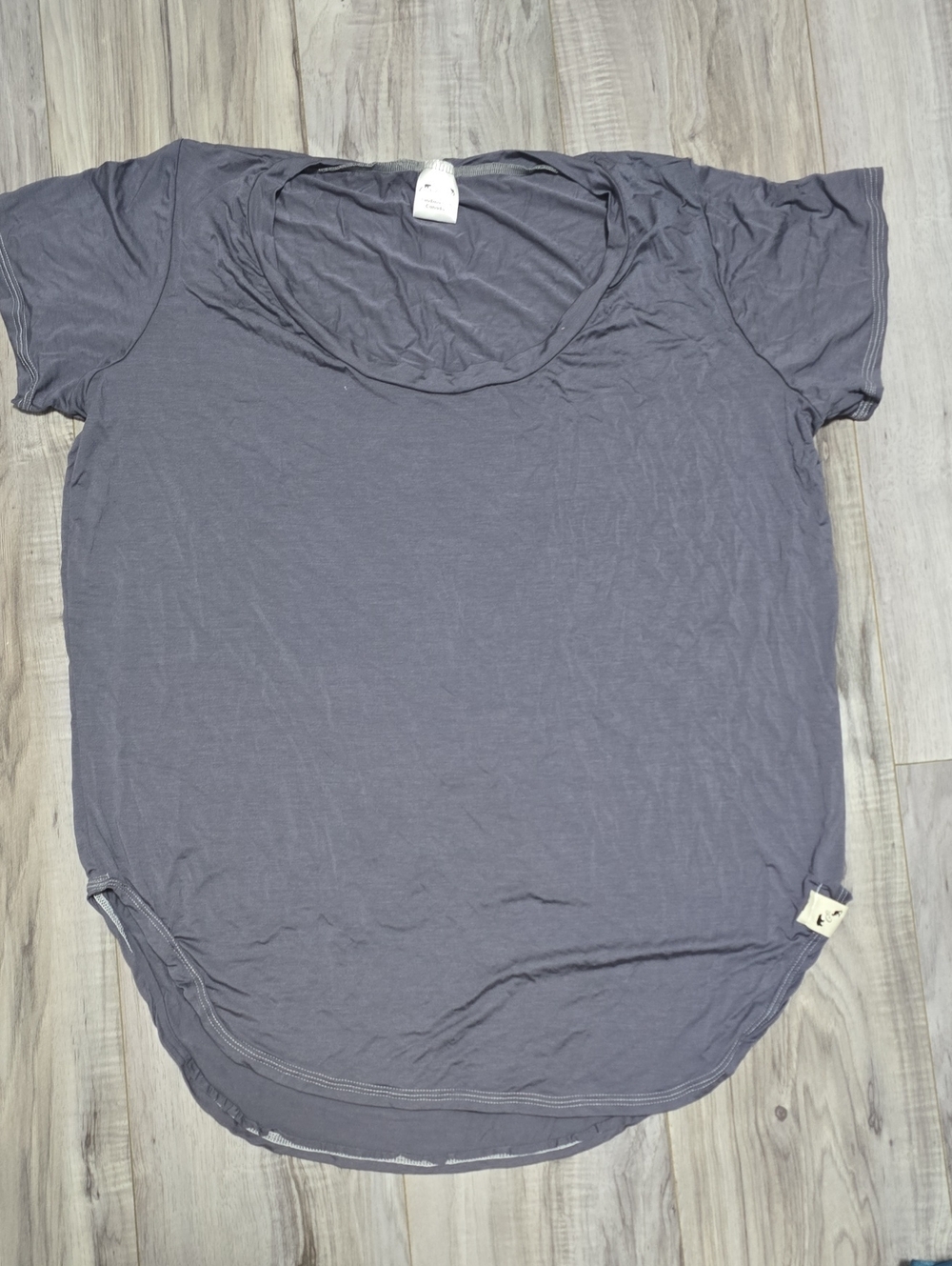 Bear And Roo Short Sleeve Tee in Gray XL Like New